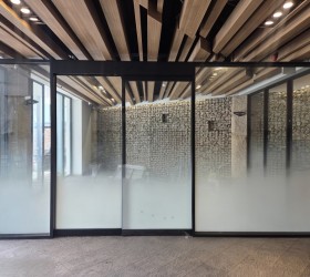 일산 야당 코이네 양식 전문점 검정 분체도장 자동문 파티션, 언더그라데이션 필름 시공